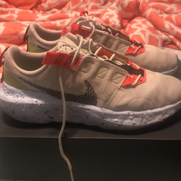 This shoes are comfortable your able to run in them.They have good sole - Picture 3 of 4